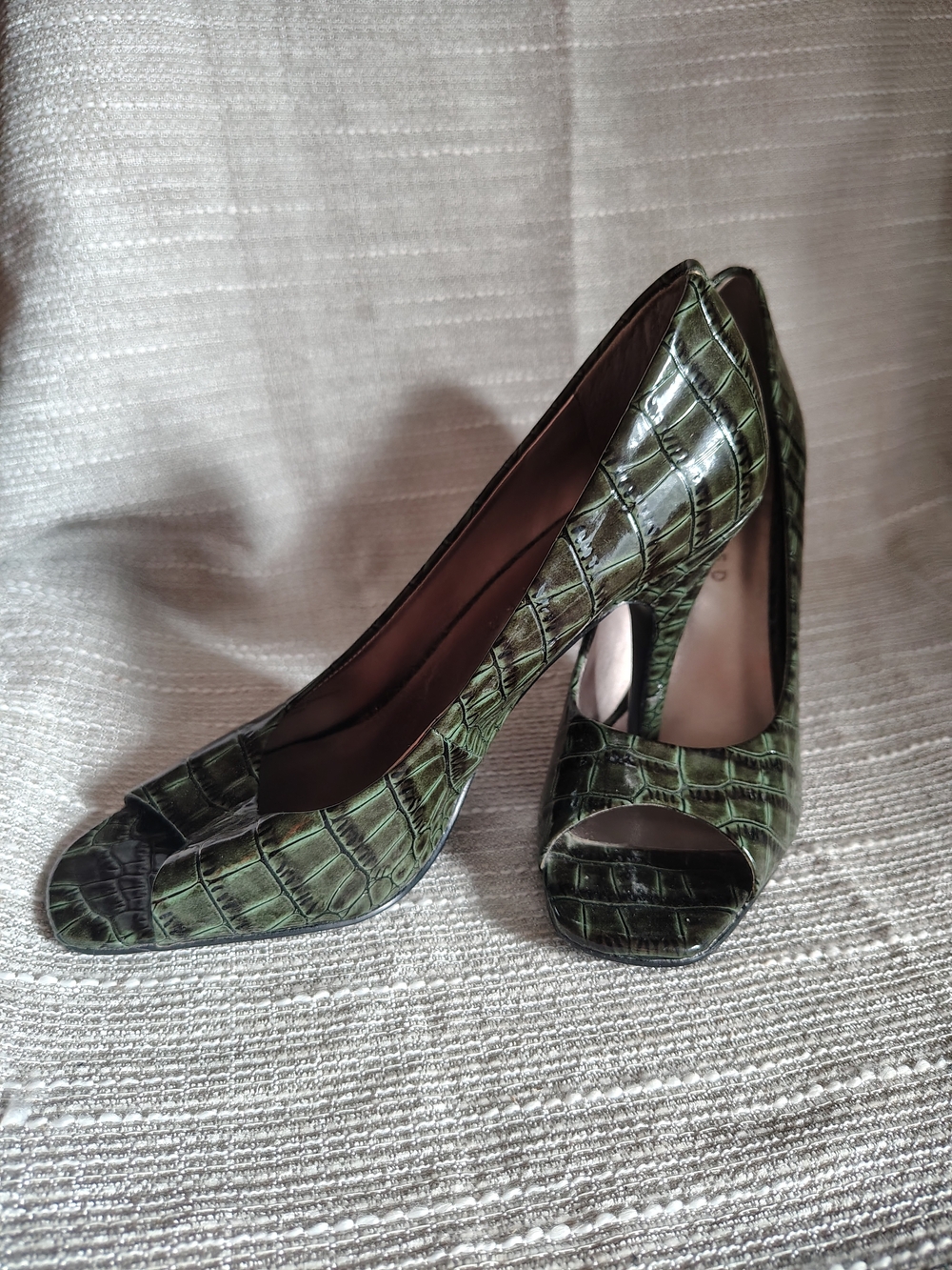 The Limited Green Croc Embossed Peep Toe Pumps Size 7M Patent Heels